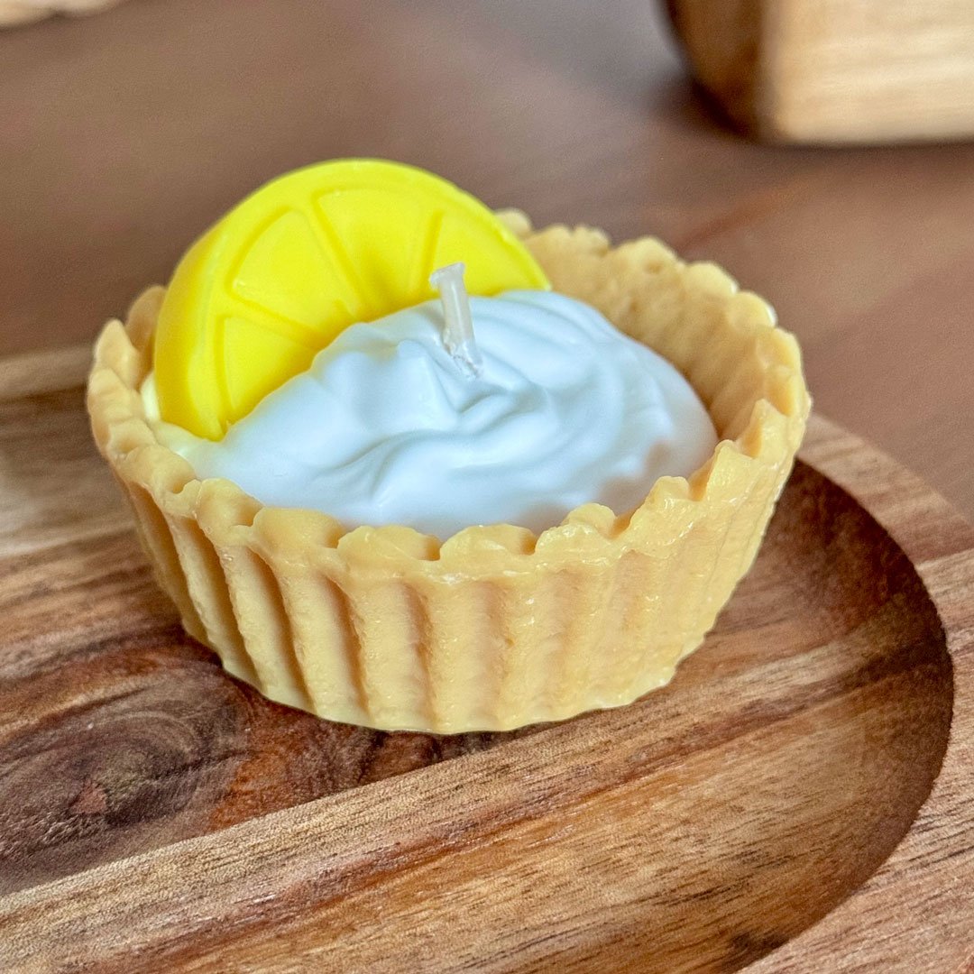 Tartelette bougie artisanale parfum citron meringué avec décoration